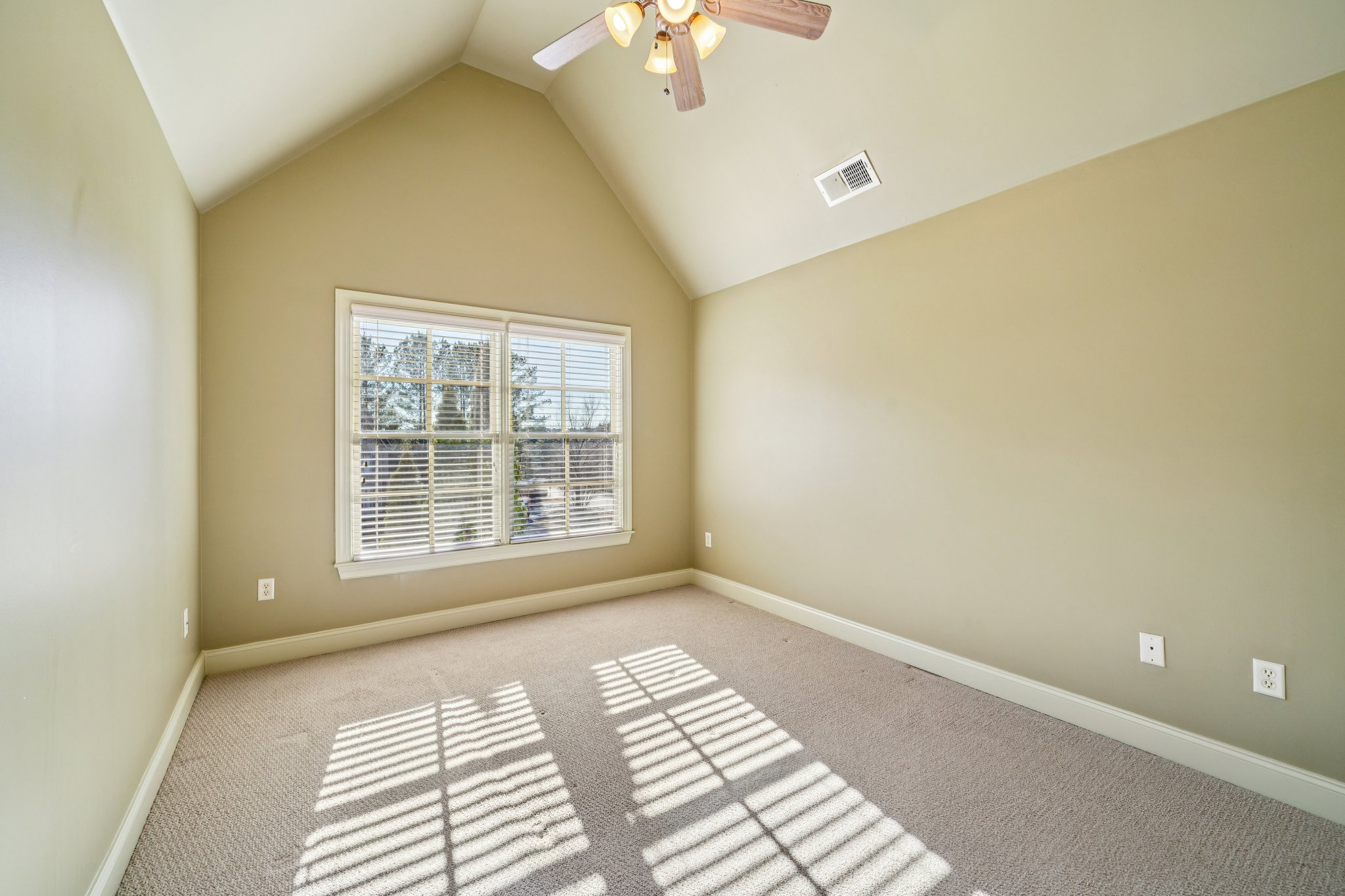 Dunsmore Dr-S0702-053.jpg