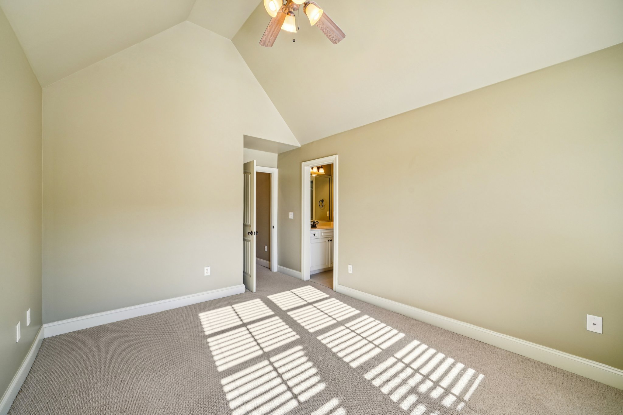 Dunsmore Dr-S0702-055.jpg