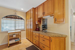 Kitchen Cabinets/Pantry