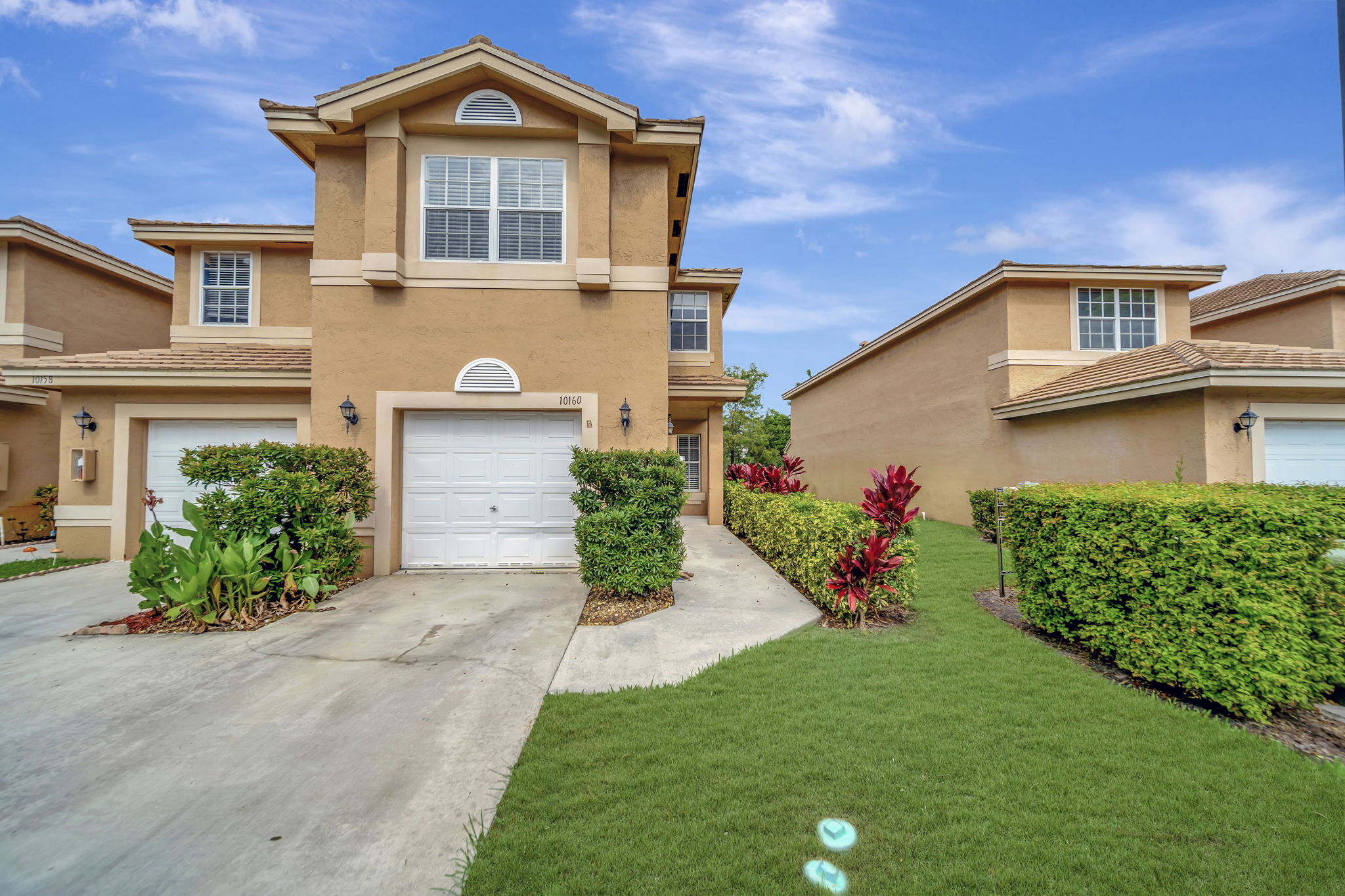 602 Enclave Cir E, Pembroke Pines, FL 33027, USA Photo 3