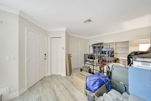 602 Enclave Cir E, Pembroke Pines, FL 33027, USA Photo 4