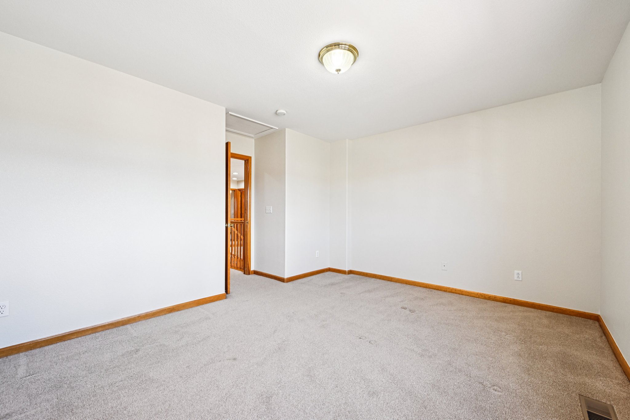 Knoll Cir-S0304-045.jpg