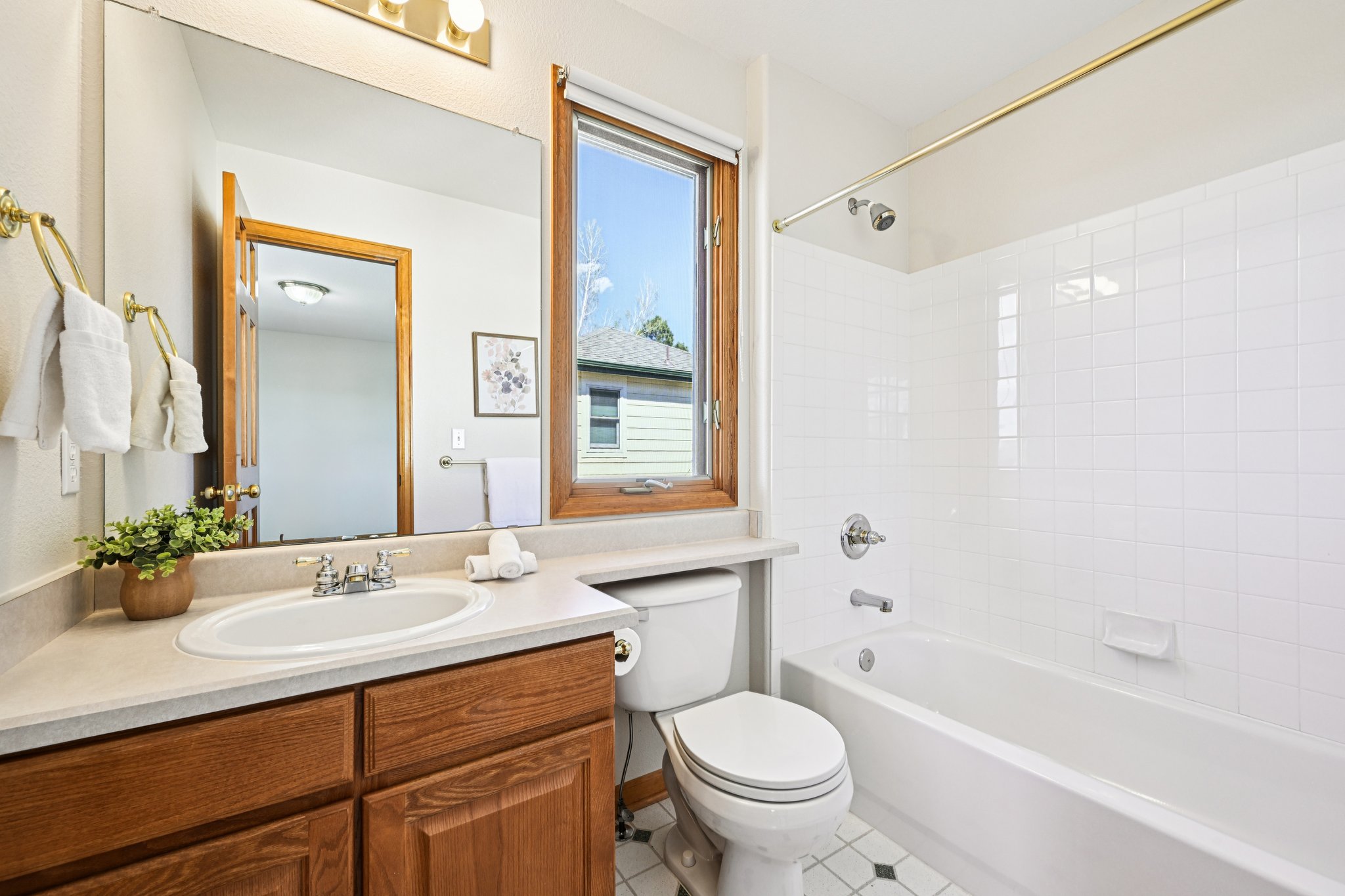 Knoll Cir-S0304-046.jpg