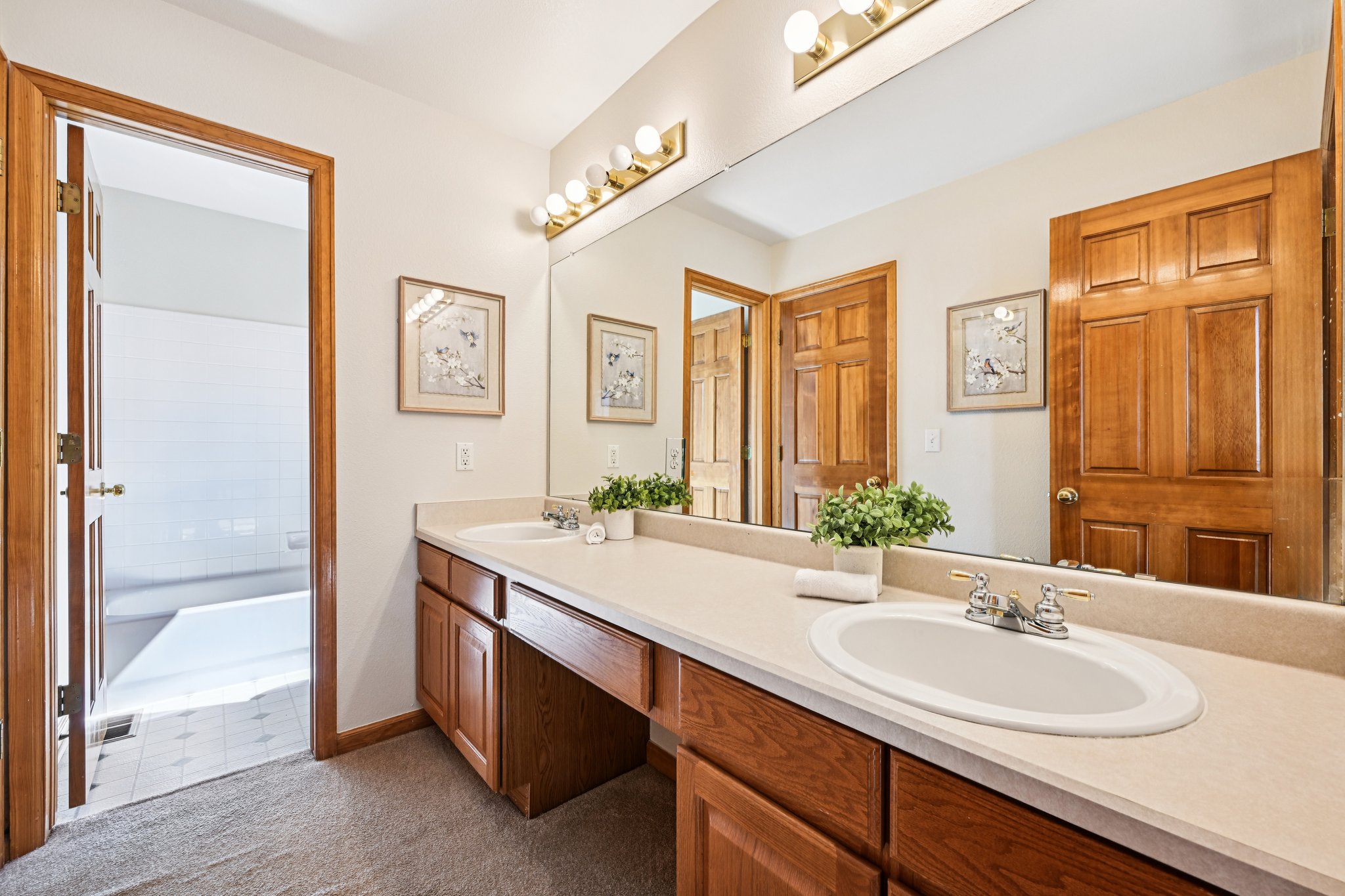 Knoll Cir-S0304-049.jpg