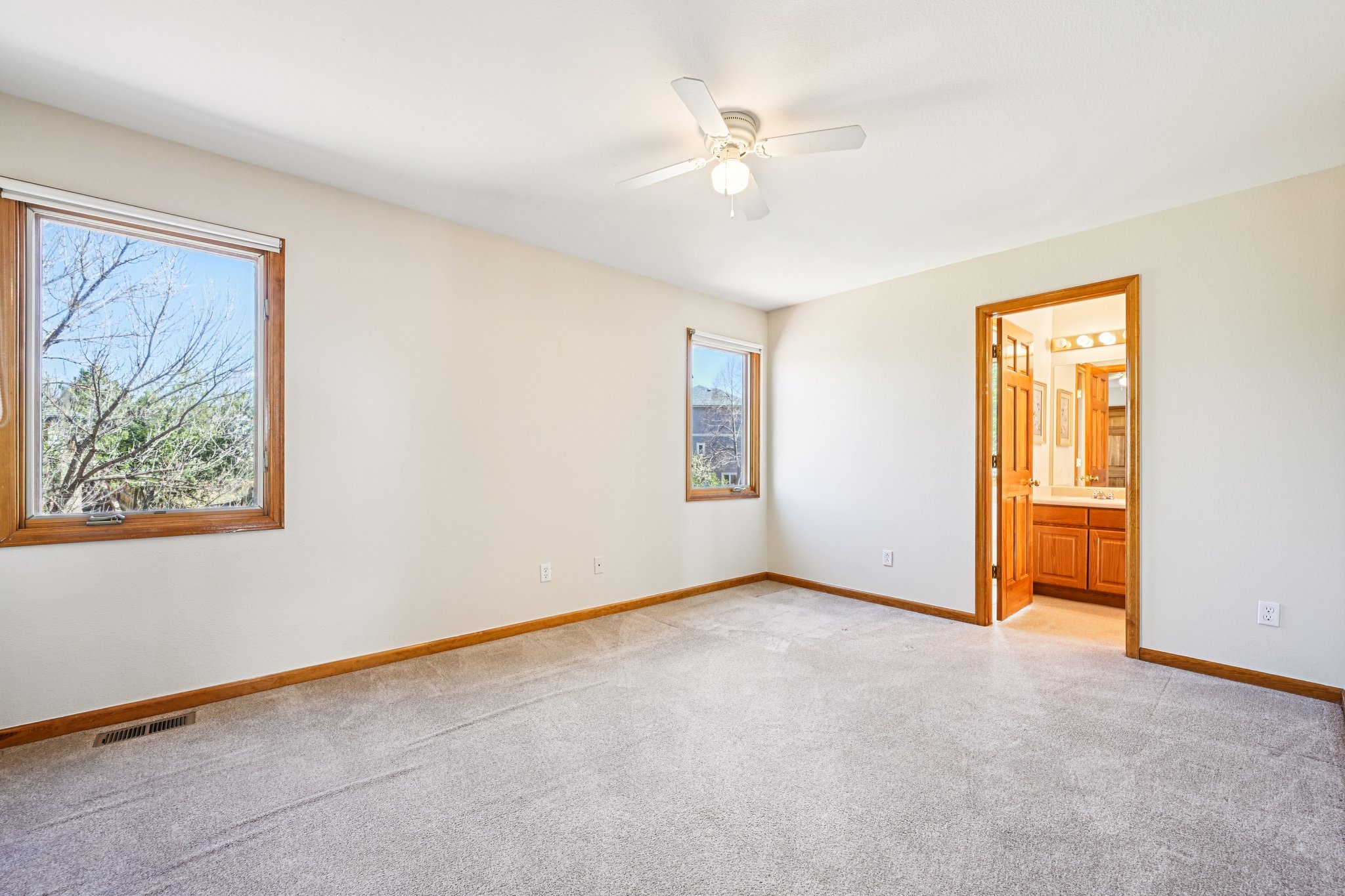 Knoll Cir-S0304-052.jpg