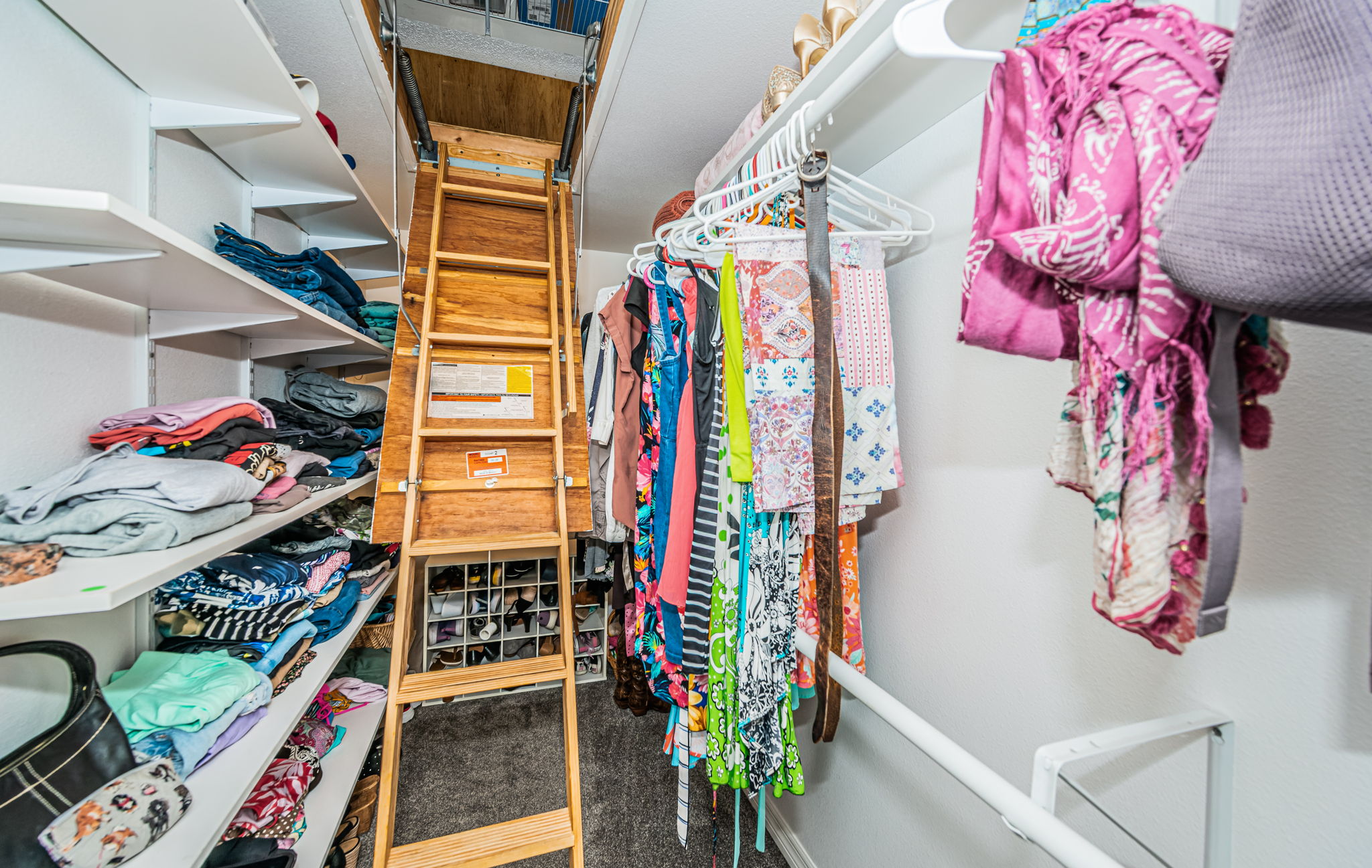 Master Bedroom Walk-in Closet1b