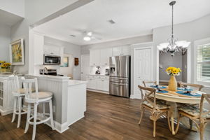 Kitchen / Breakfast Nook