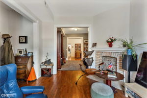 1017 N Sacramento Ave_023-fixed