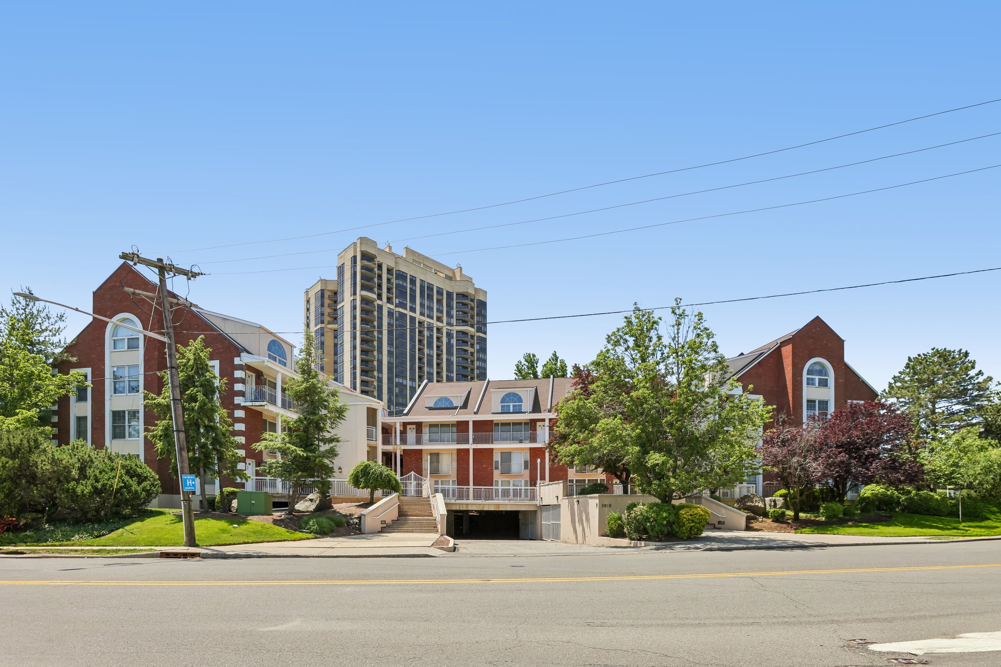 Palisade Ave 3-S1006-002.jpg