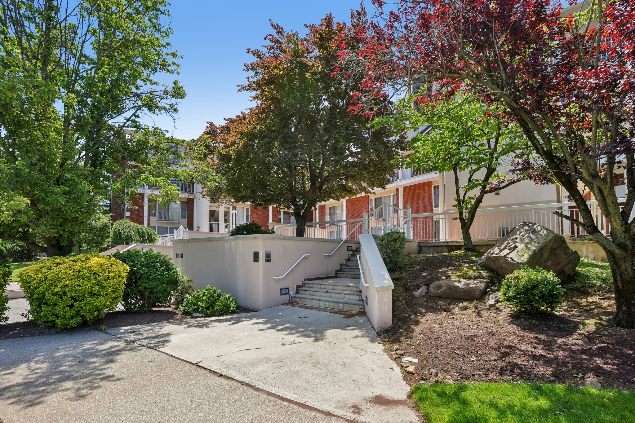 Palisade Ave 3-S1006-005.jpg