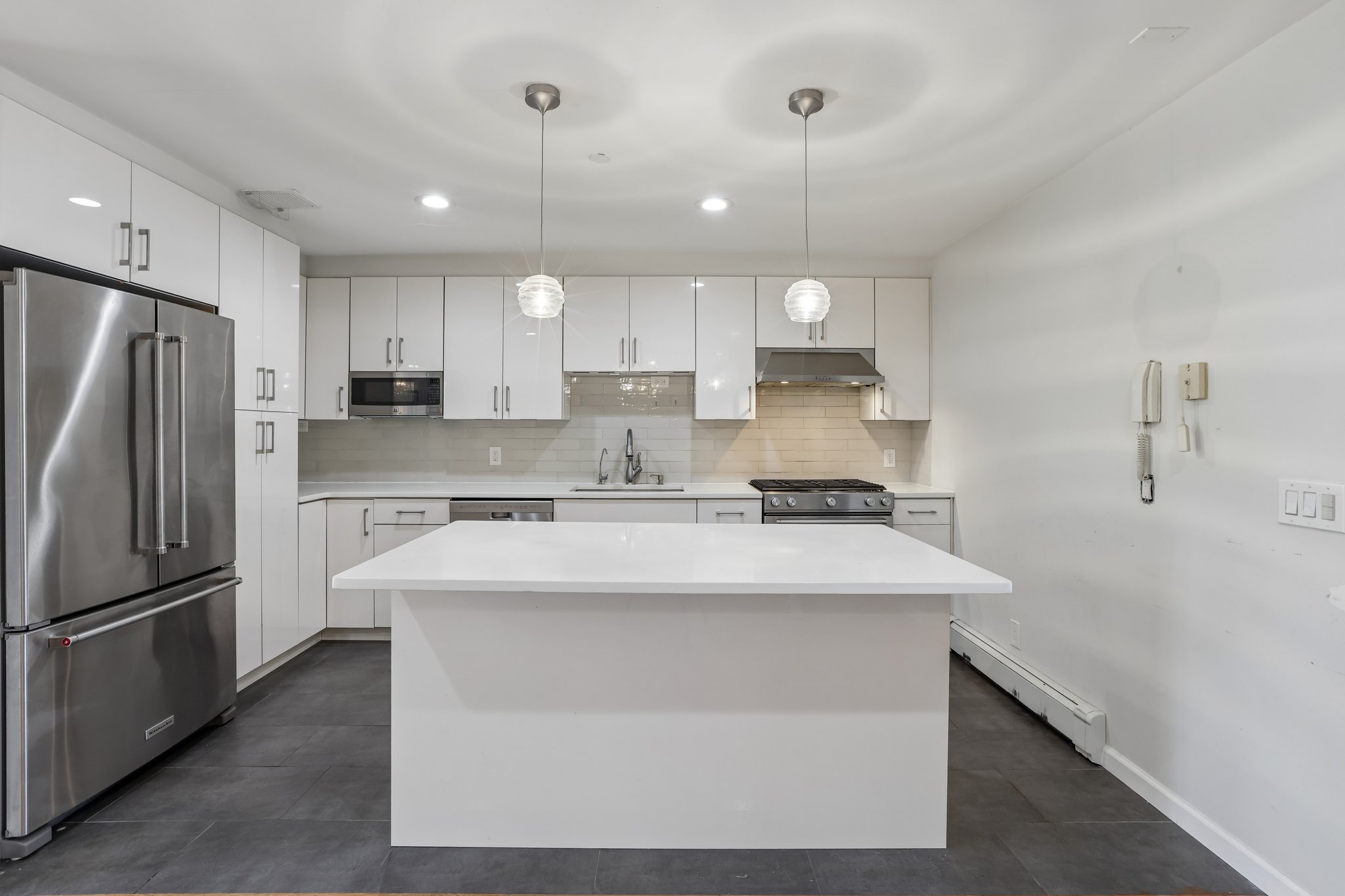 Palisade Ave 3-S1006-025.jpg