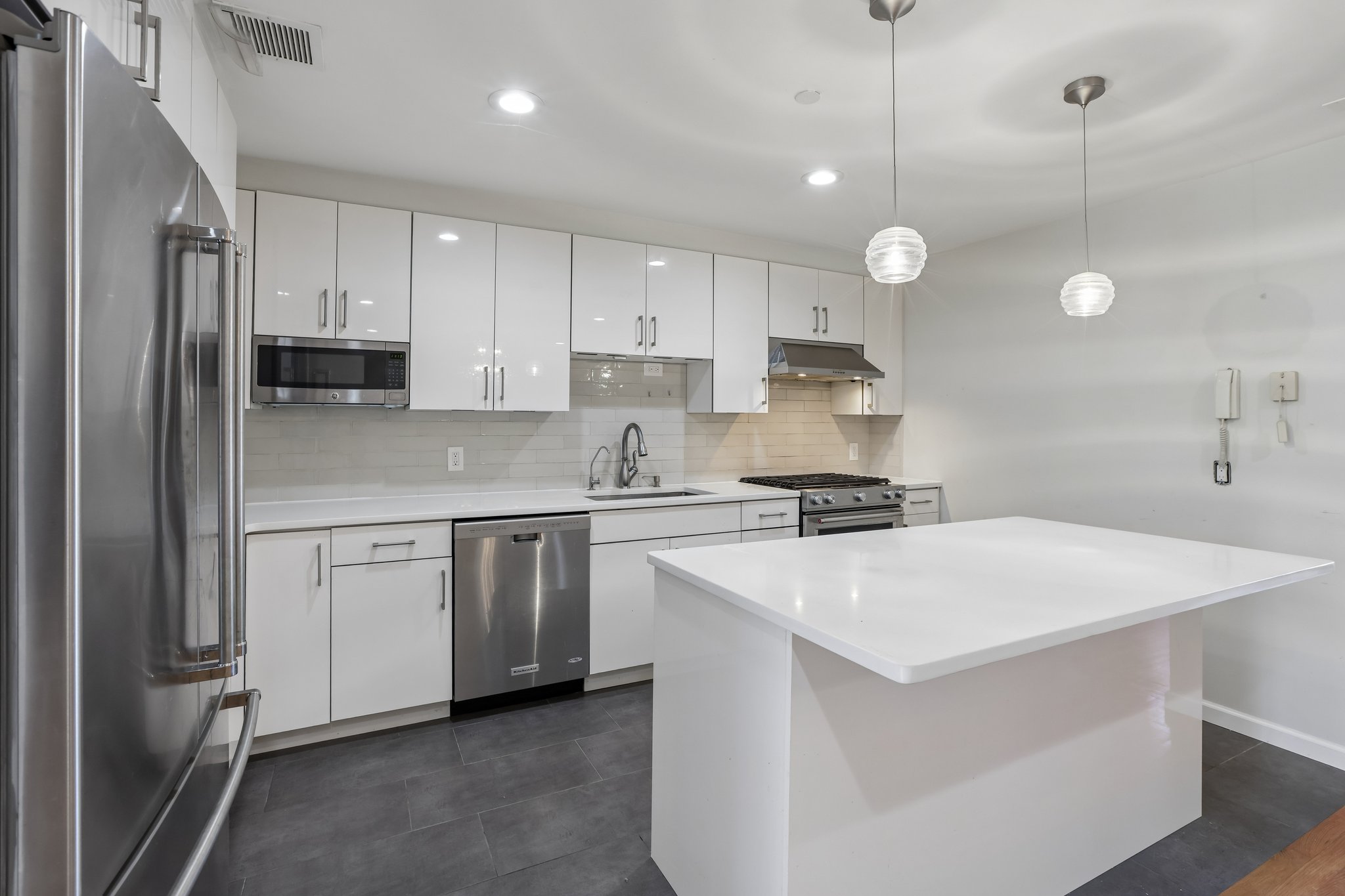 Palisade Ave 3-S1006-026.jpg