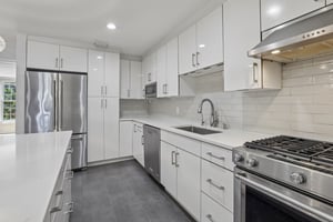Palisade Ave 3-S1006-027.jpg