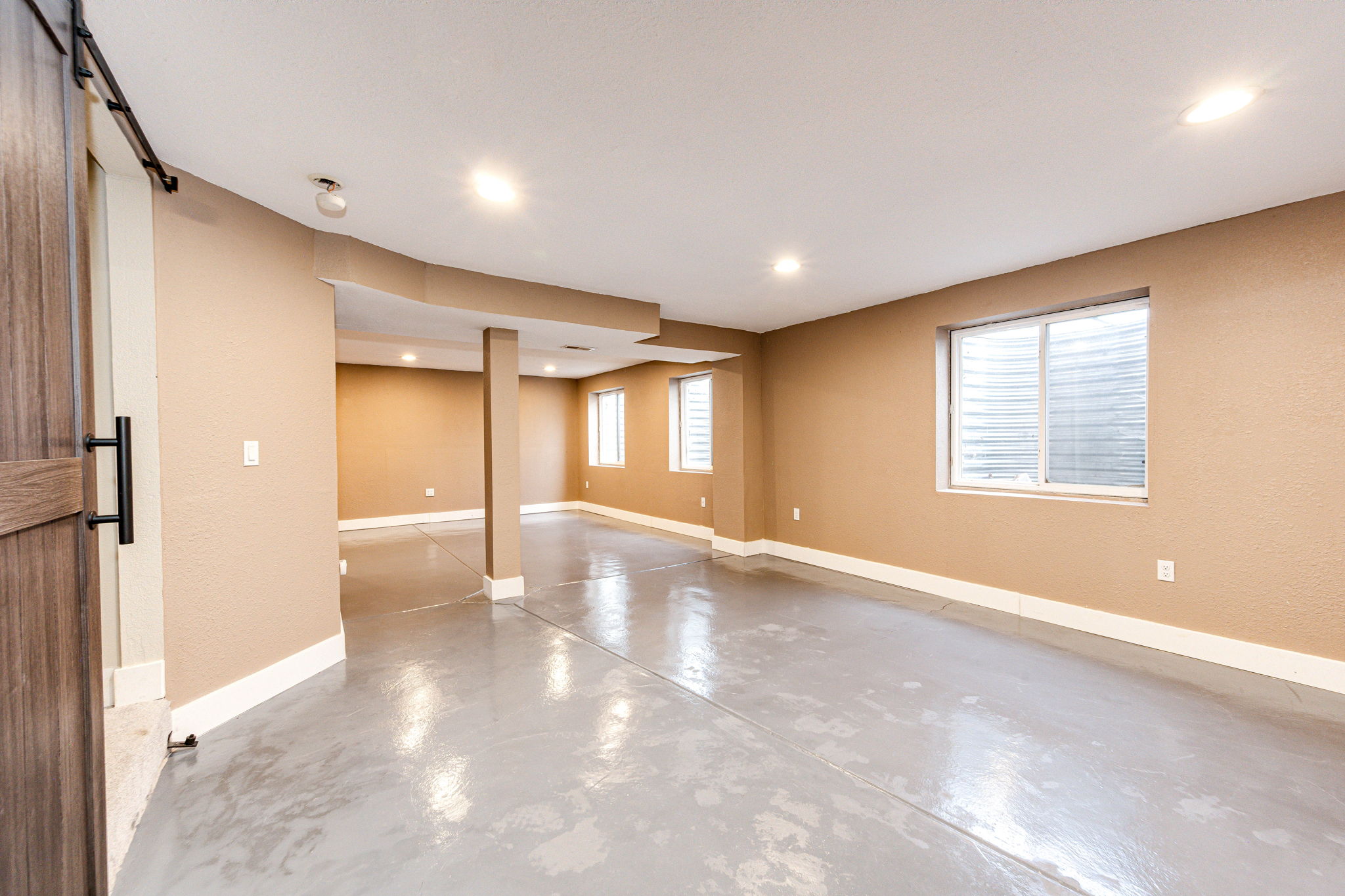 Finished Basement w/Epoxy Floors