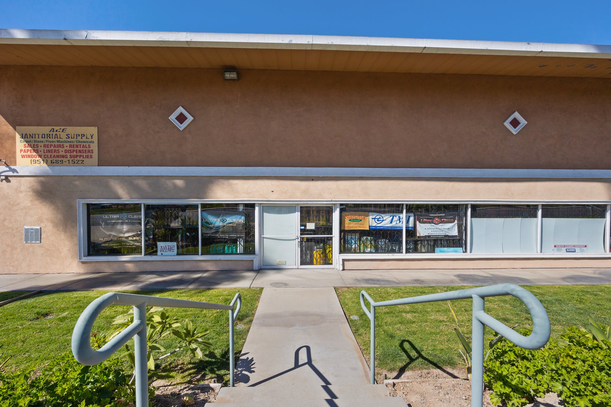 10181 Indiana Ave, Riverside, CA 92503, USA Photo 15