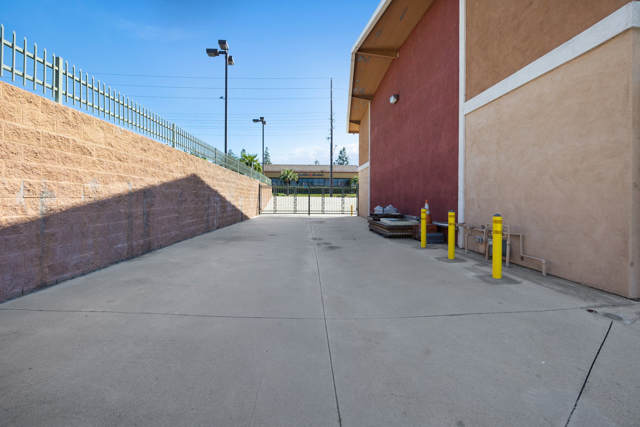 10181 Indiana Ave, Riverside, CA 92503, USA Photo 32