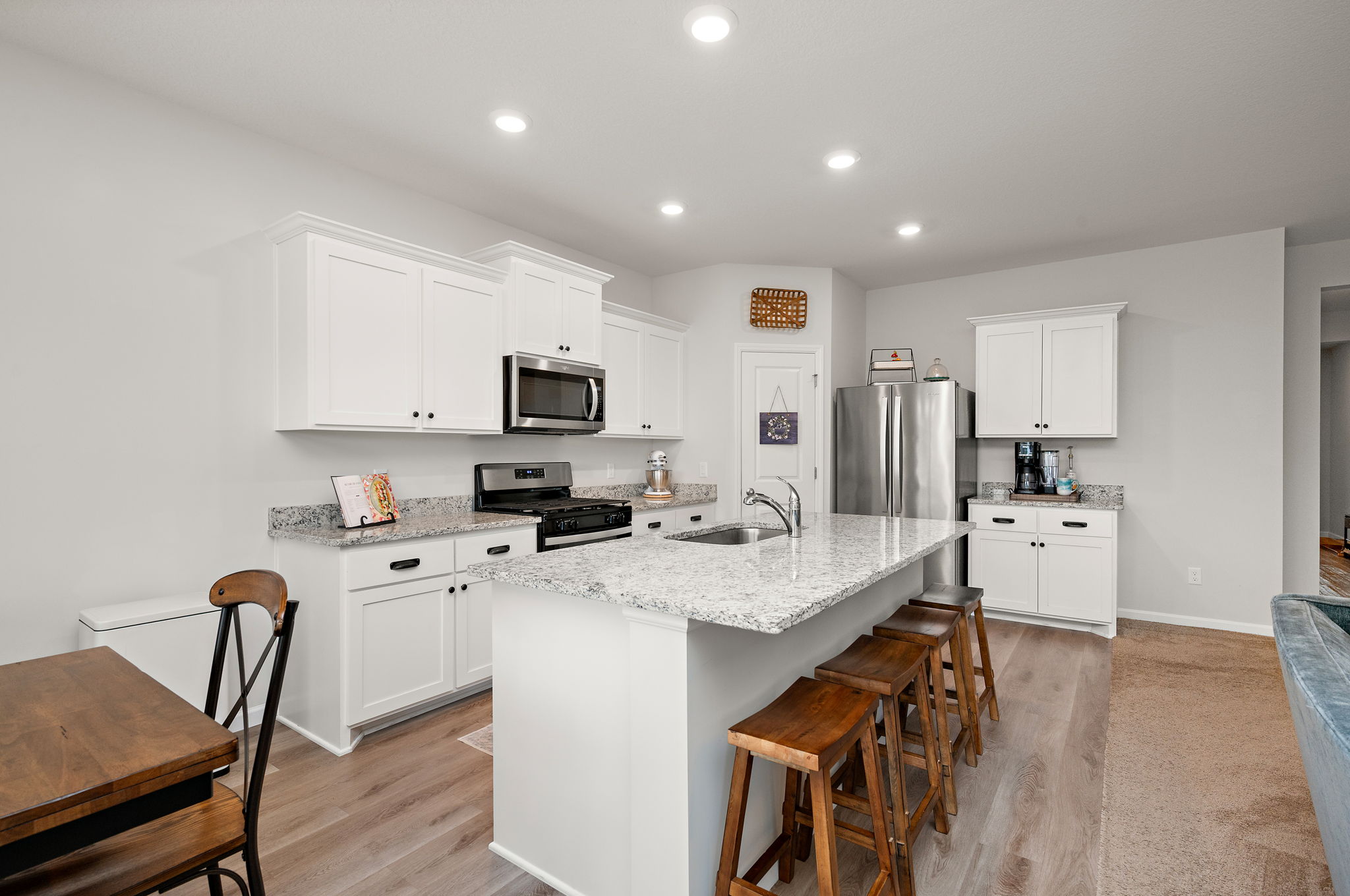  Photo 8