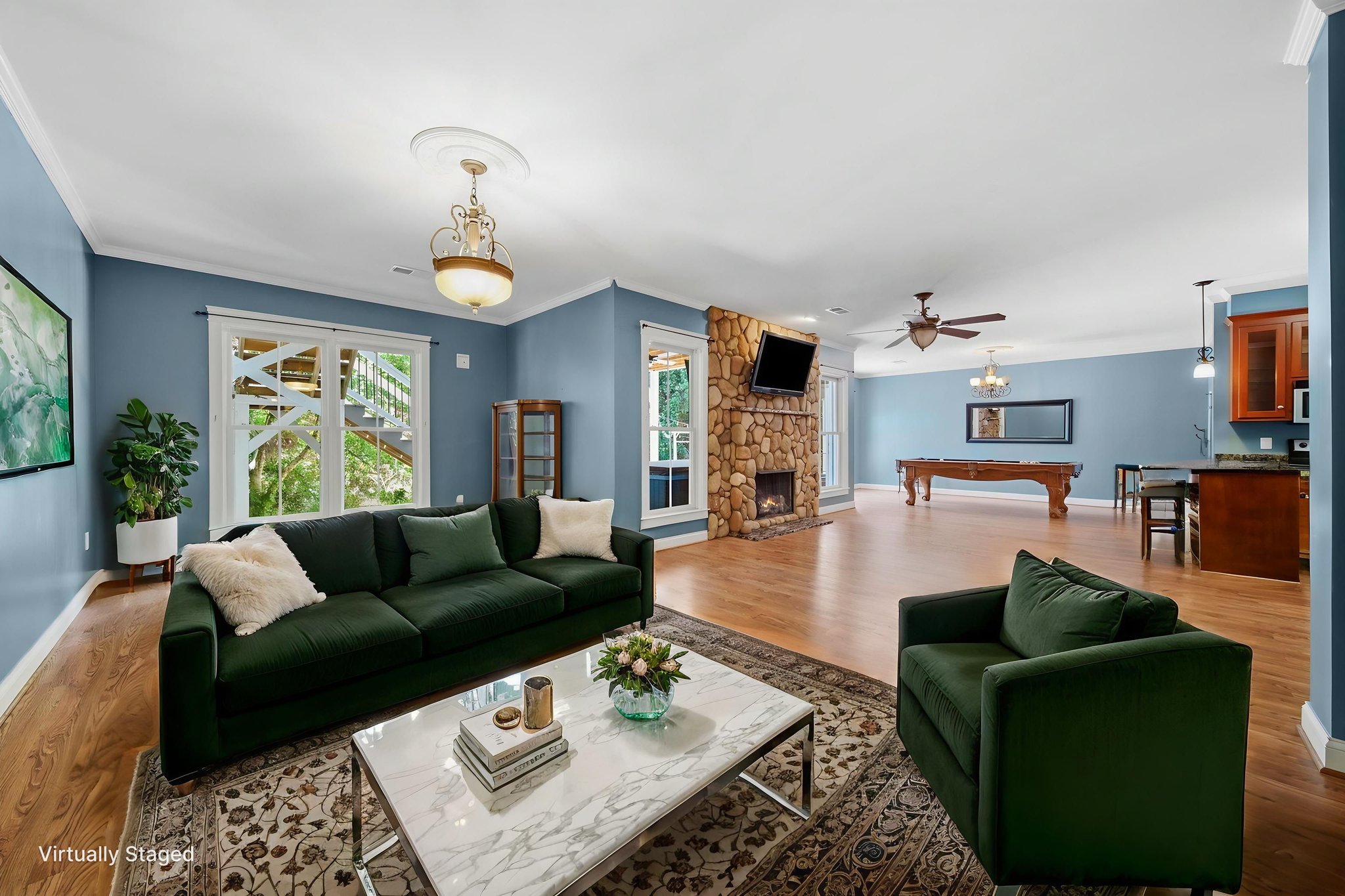 SSI02025_web virtually staged.jpeg