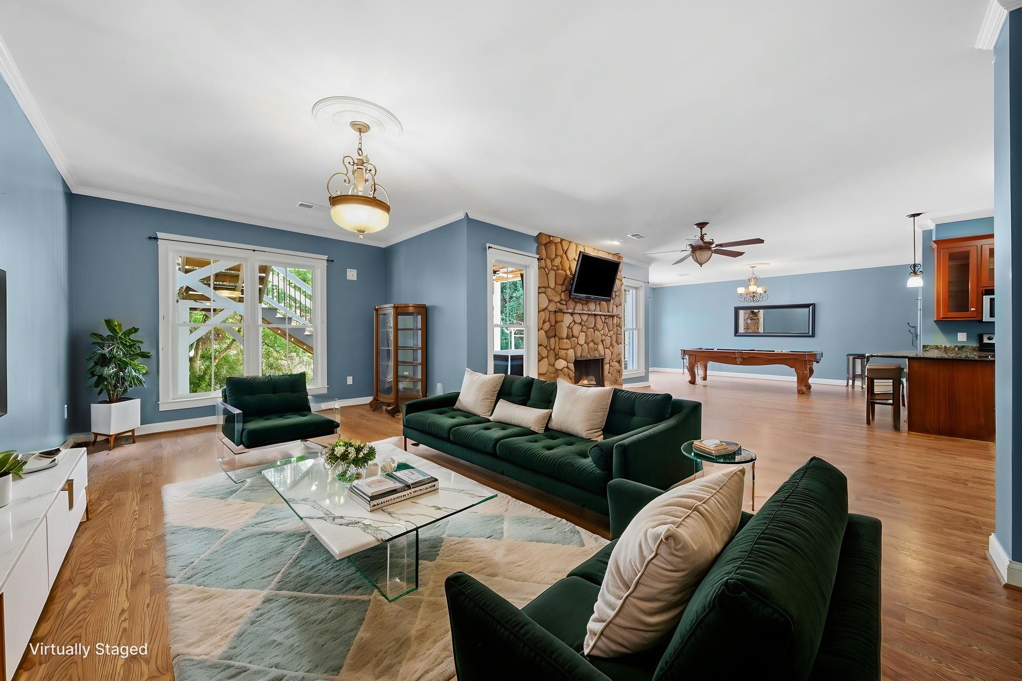 SSI02025_web virtually staged.jpeg