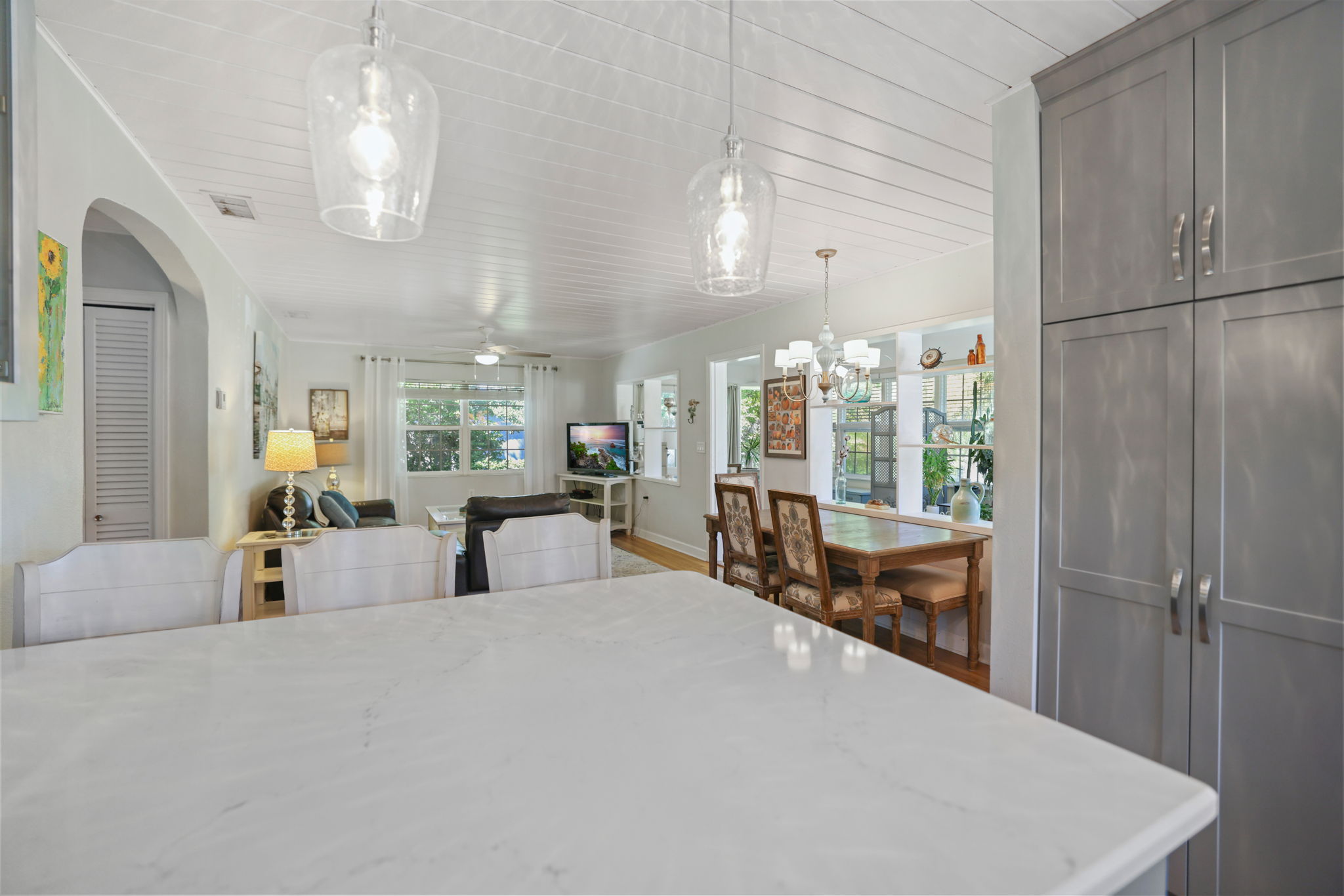 Kitchen into LR - 495A8176 (1)