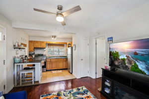 ADU LR Kitchen - 495A8236 (1)