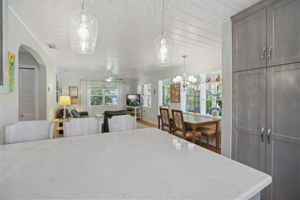 Kitchen into LR - 495A8176 (1)