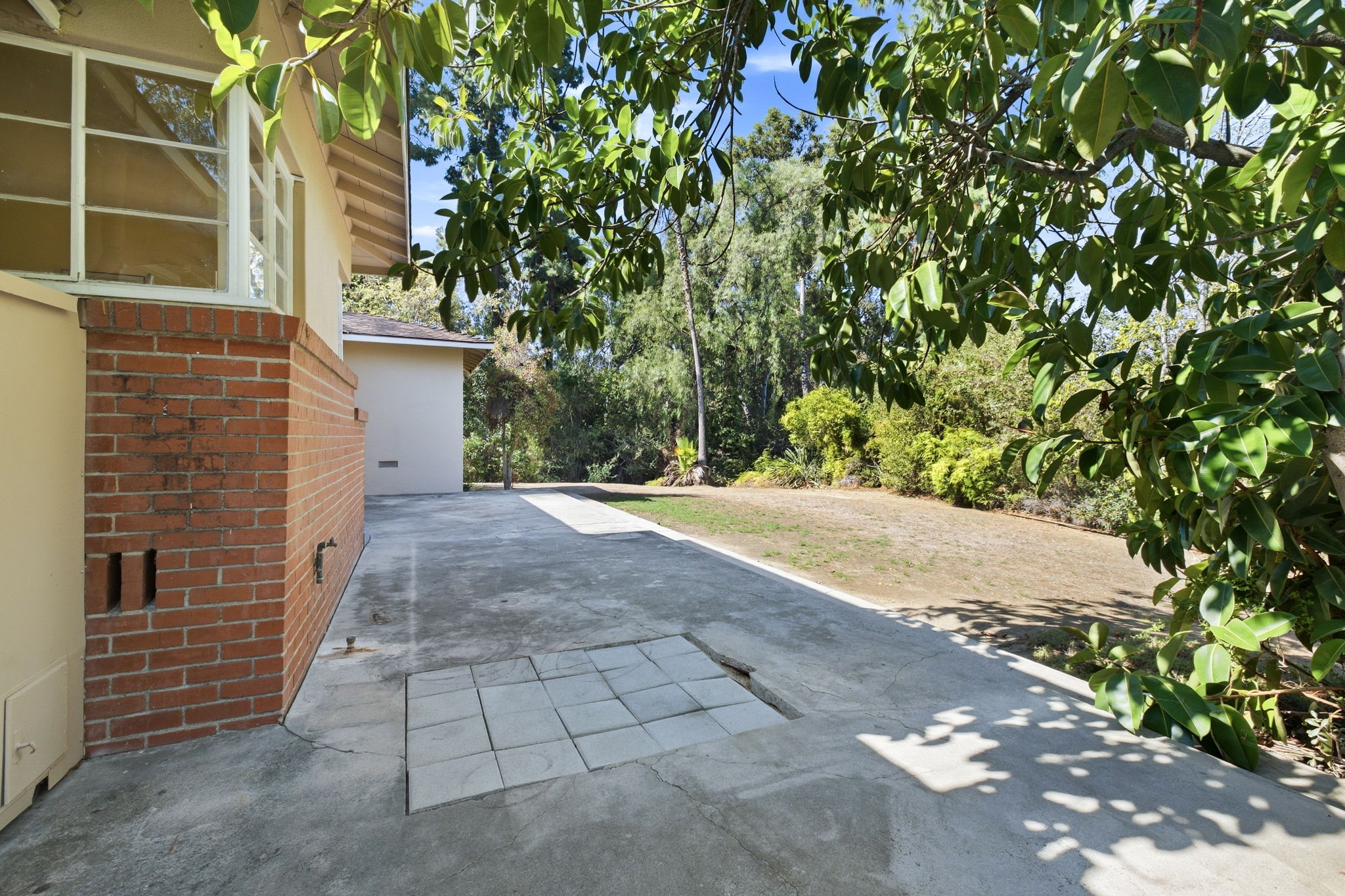  Photo 32