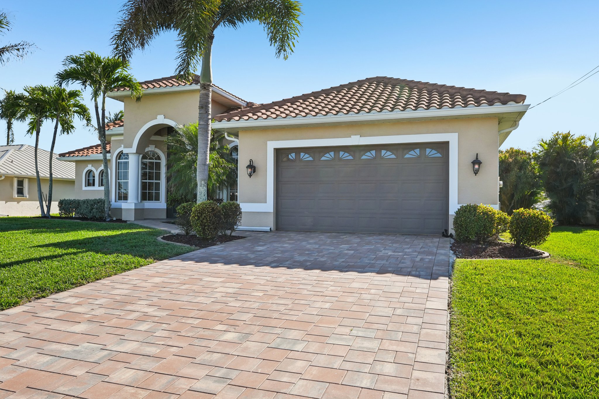 NW 42nd Pl-S2103-002.jpg