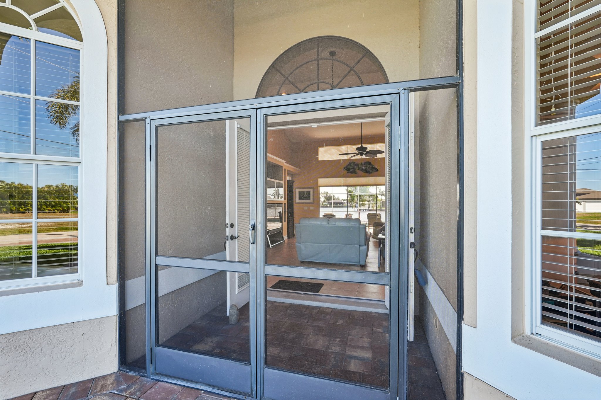 NW 42nd Pl-S2103-005.jpg