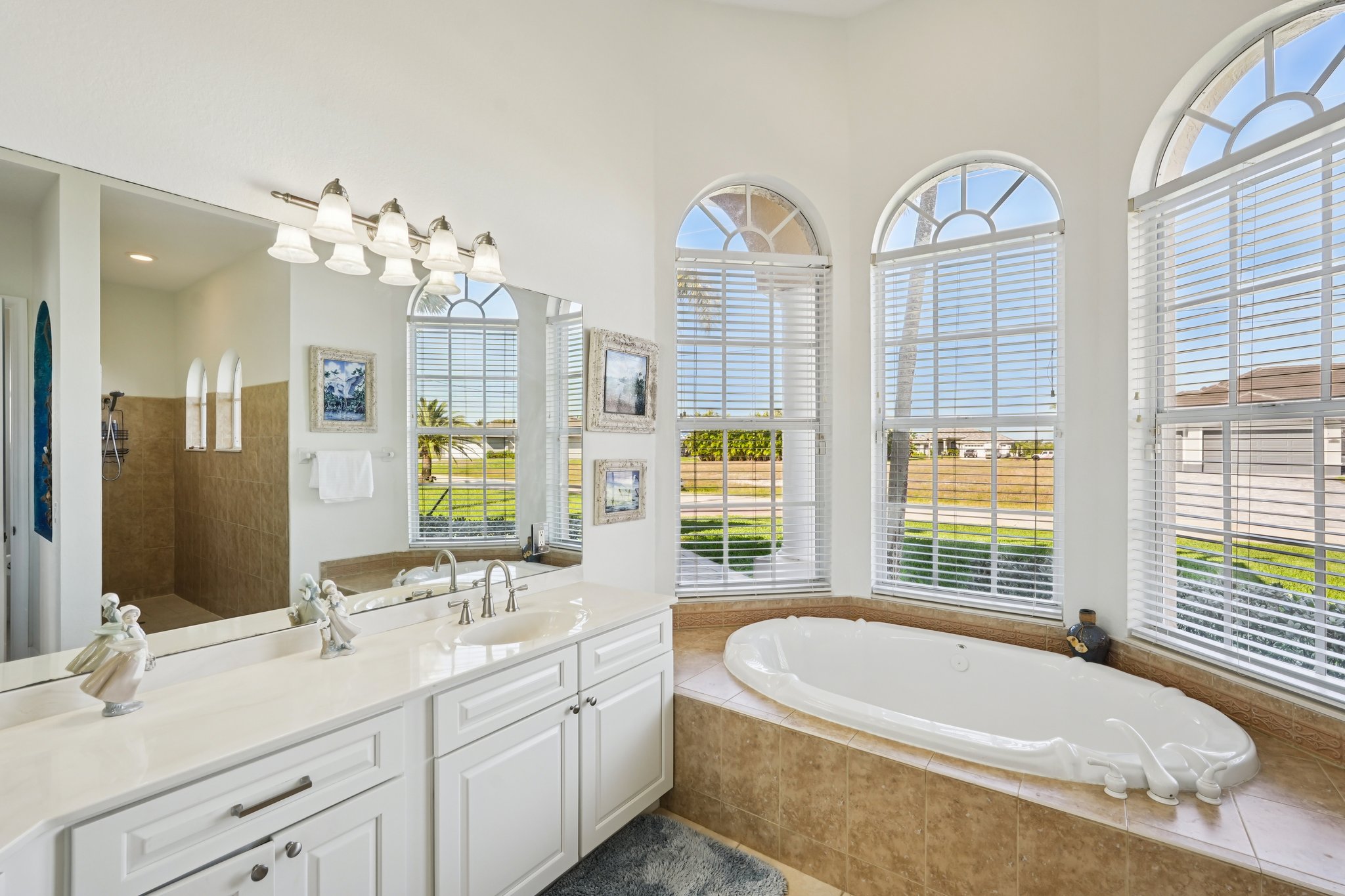 NW 42nd Pl-S2103-020.jpg