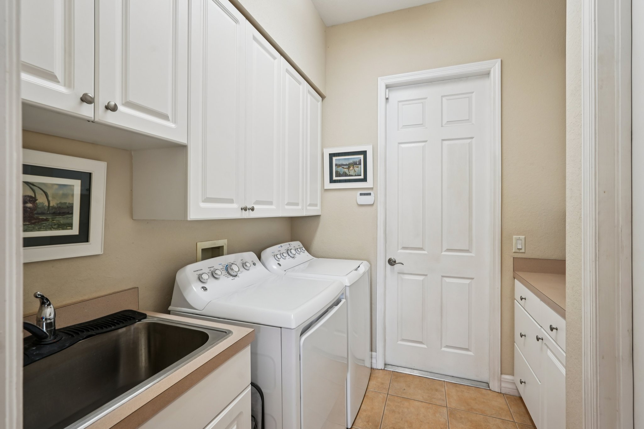 NW 42nd Pl-S2103-025.jpg