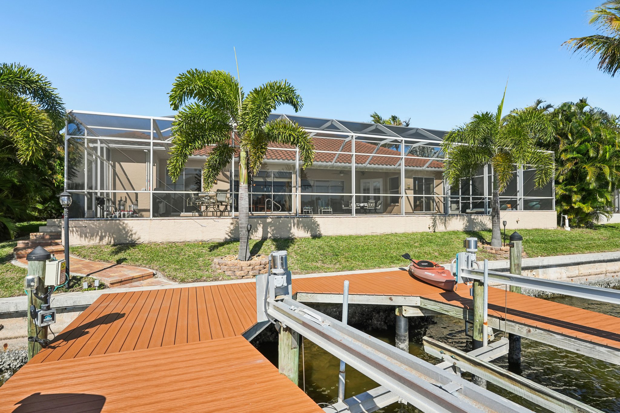 NW 42nd Pl-S2103-041.jpg