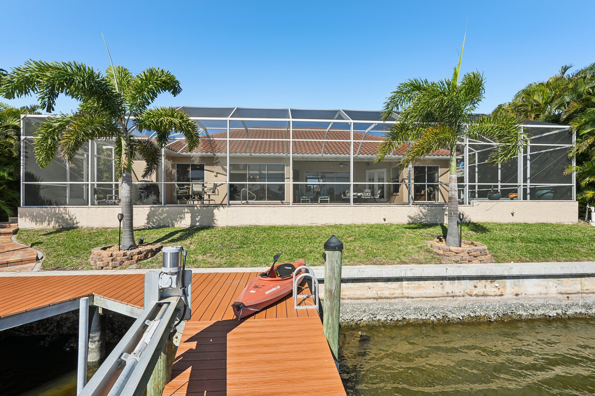 NW 42nd Pl-S2103-044.jpg