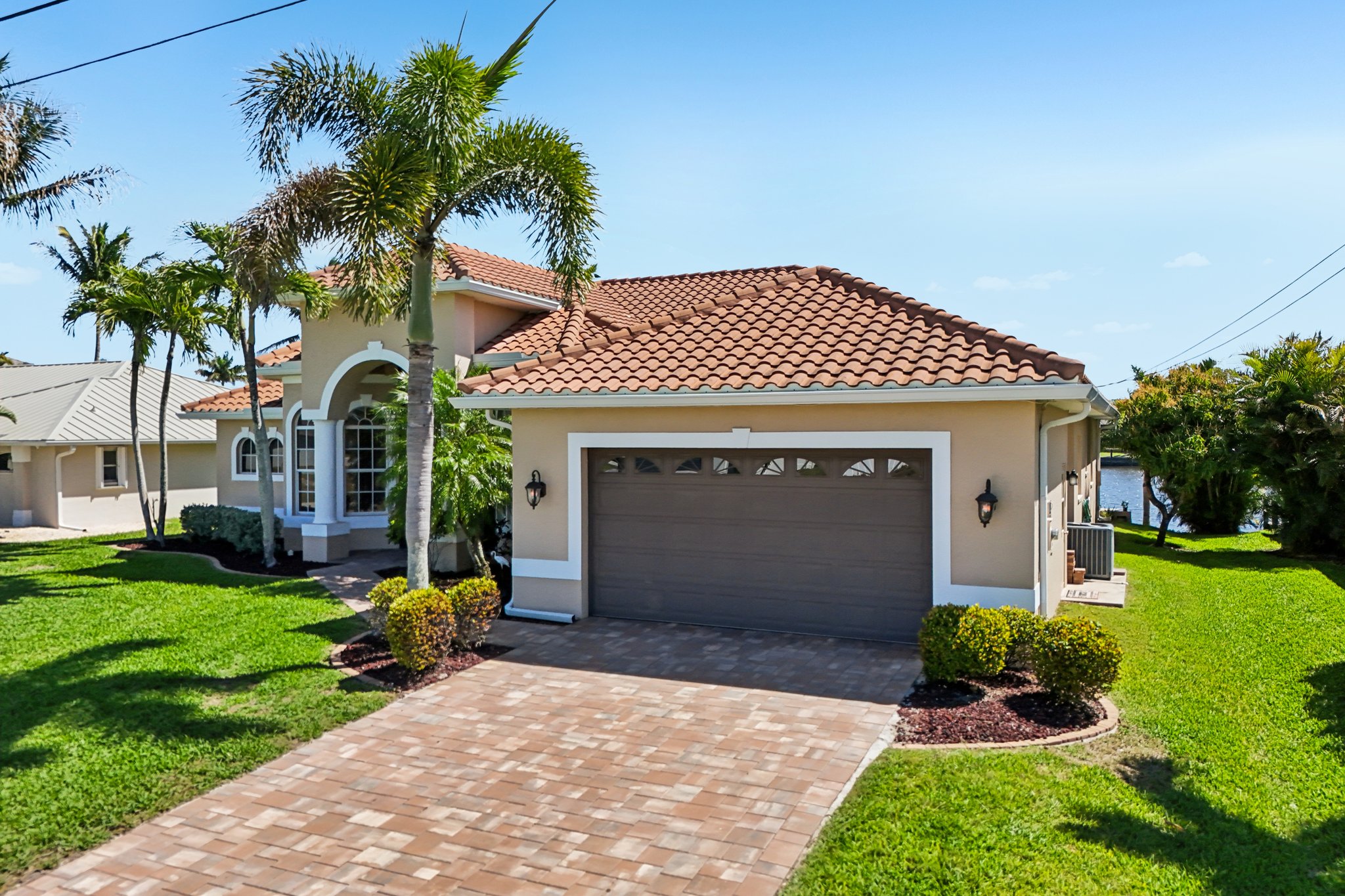 NW 42nd Pl-S2103-045.jpg