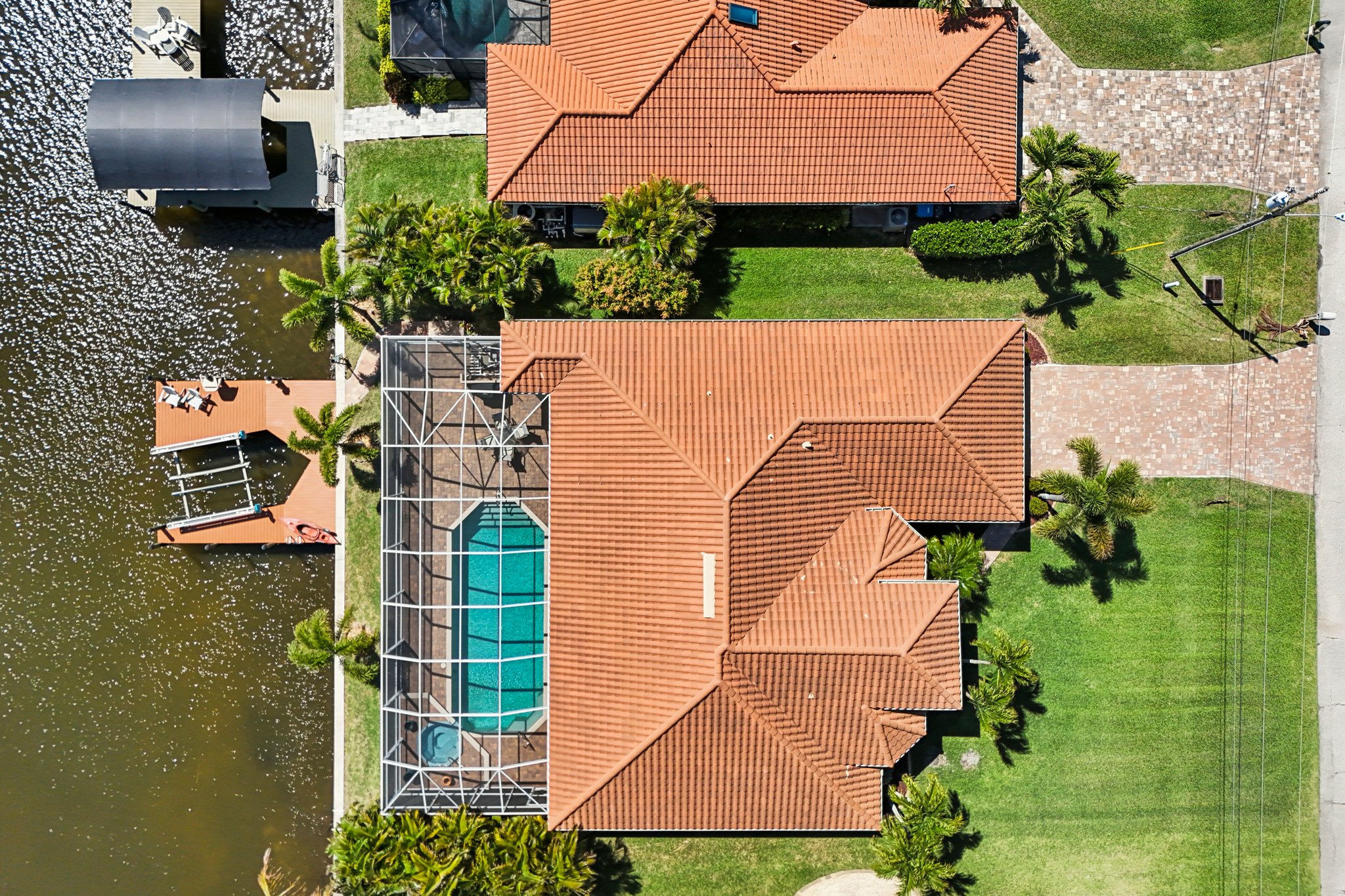 NW 42nd Pl-S2103-057.jpg