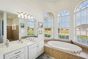 NW 42nd Pl-S2103-020.jpg