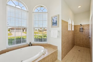 NW 42nd Pl-S2103-021.jpg