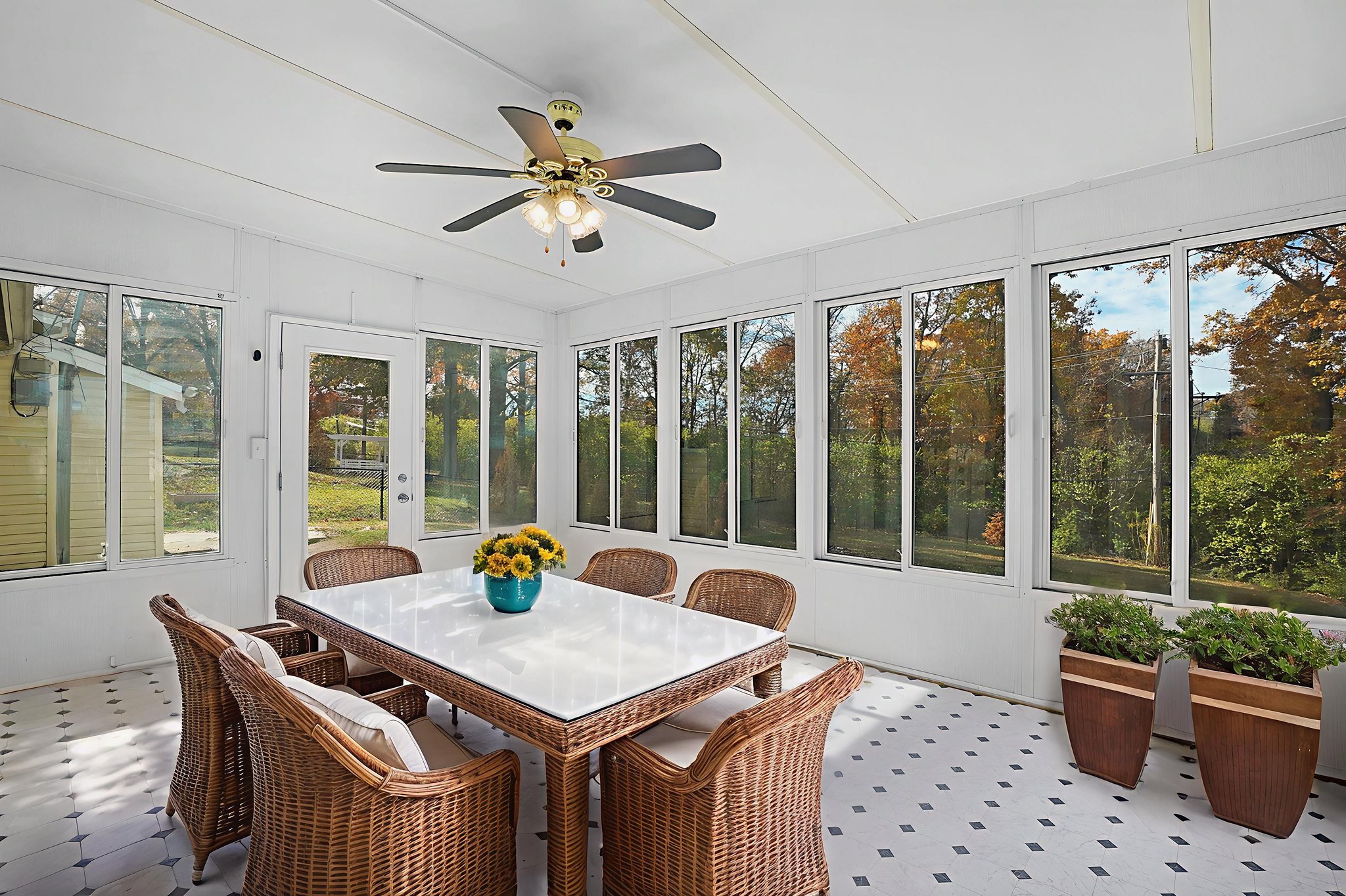 DSC08526 virtually staged.jpeg