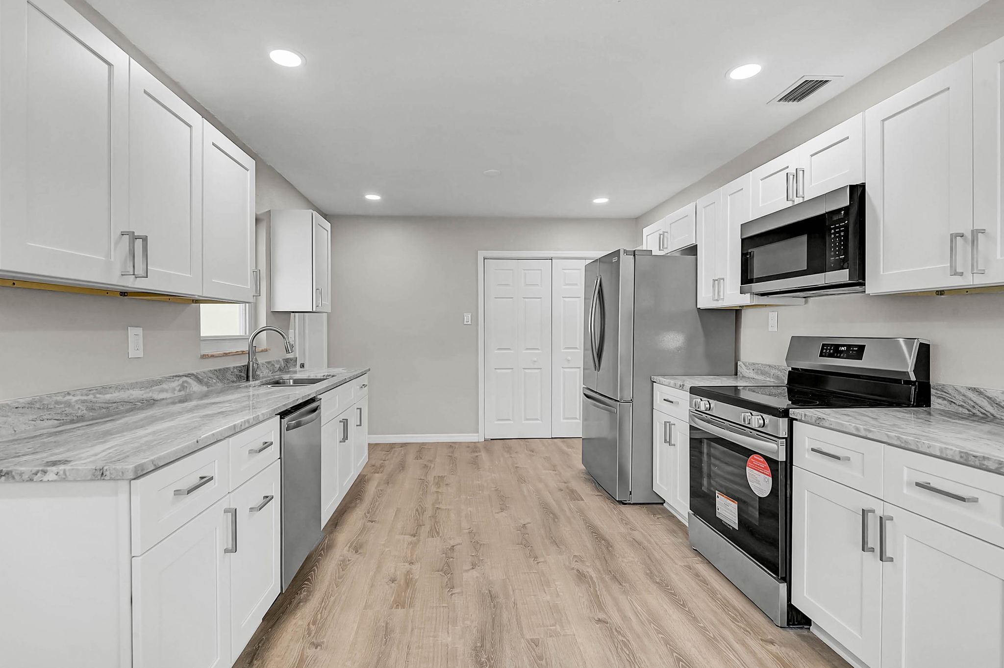 102 20th St NE-12