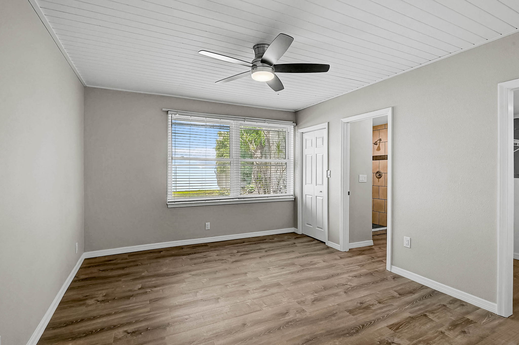 102 20th St NE-17