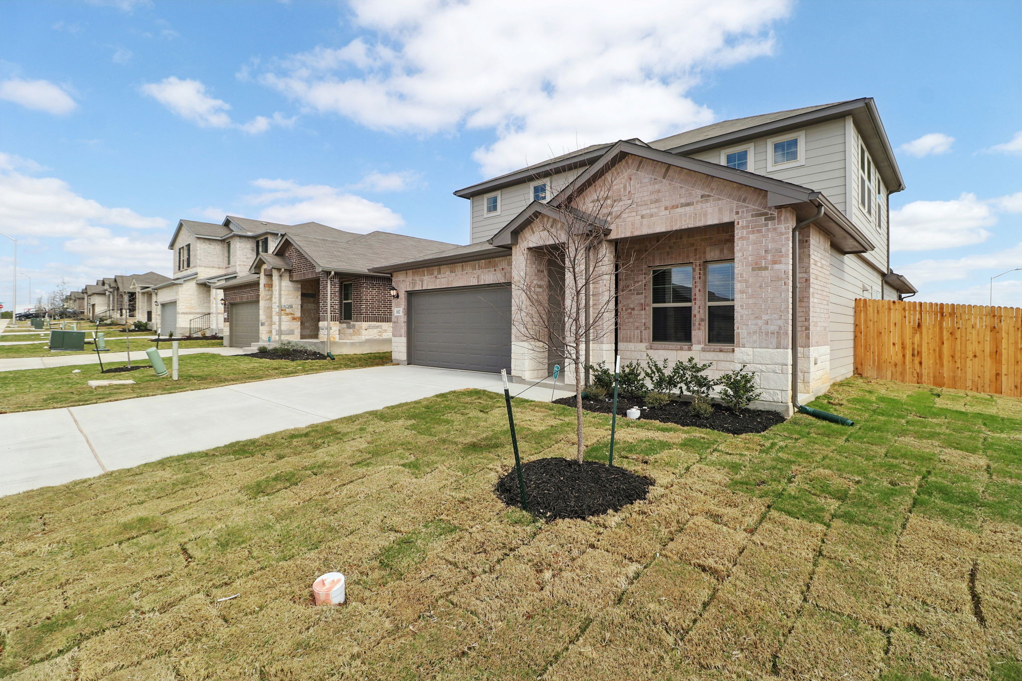 San Antonio - EAST-Legendary Trails-102 Barton Point Schertz TX 78108-003