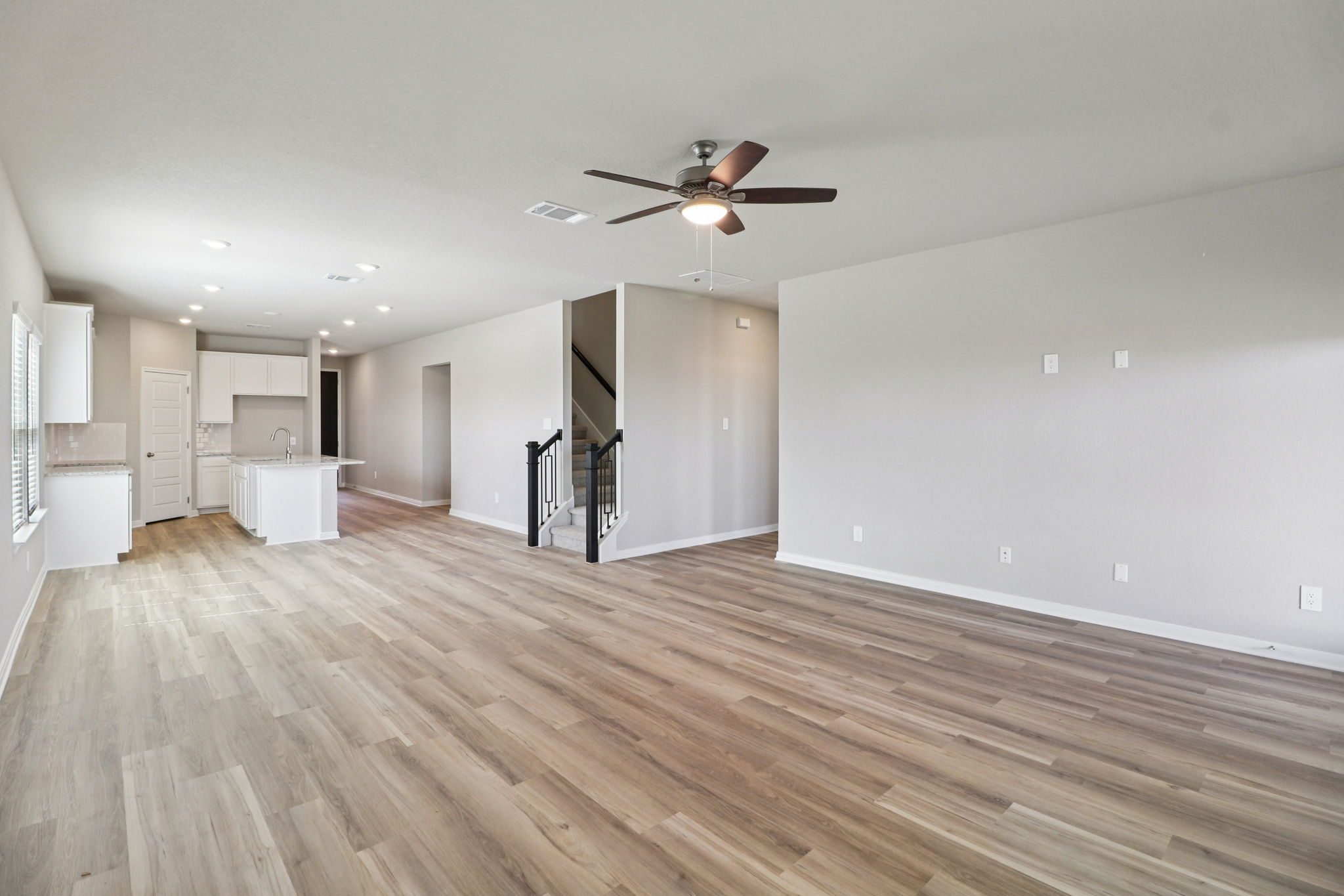 San Antonio - EAST-Legendary Trails-102 Barton Point Schertz TX 78108-007