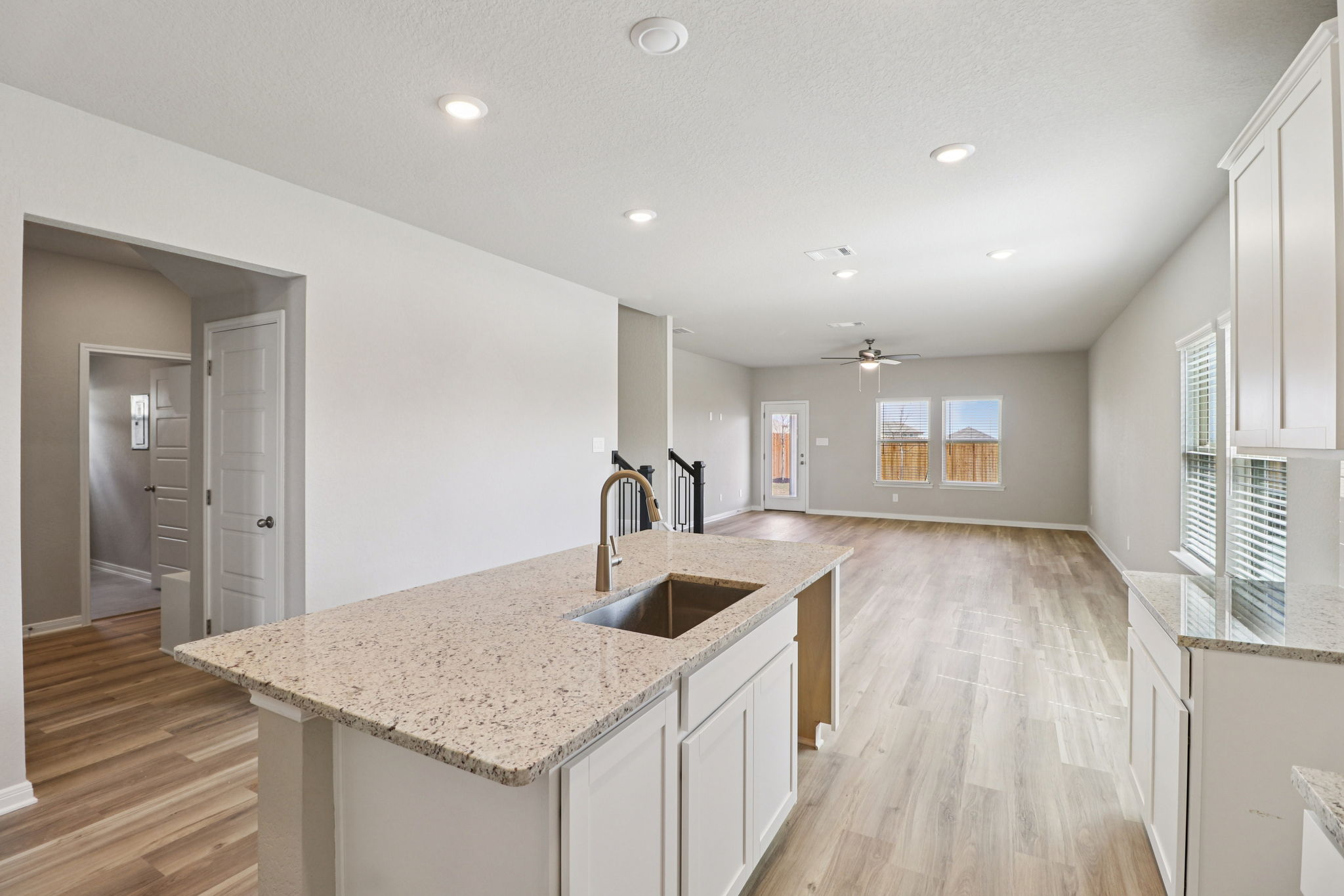 San Antonio - EAST-Legendary Trails-102 Barton Point Schertz TX 78108-016