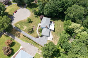 102 Doe Meadow Ct, Southington, CT 06489, USA Photo 2