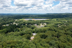102 Doe Meadow Ct, Southington, CT 06489, USA Photo 5