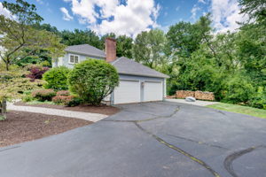 102 Doe Meadow Ct, Southington, CT 06489, USA Photo 11