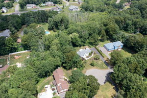 102 Doe Meadow Ct, Southington, CT 06489, USA Photo 4