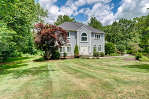 102 Doe Meadow Ct, Southington, CT 06489, USA Photo 8