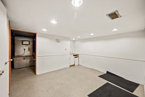  Photo 32