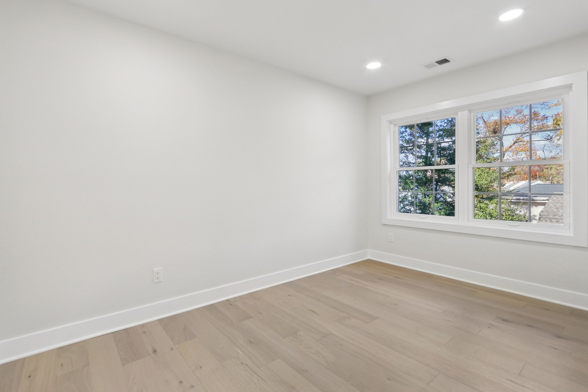 Fernhead Ave-S0711-024.jpg